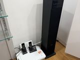 une photo d'un système home cinéma dans une pièce