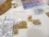 a table that has many different types of jewelry on it
