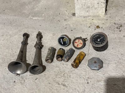 tout un tas d'objets divers qui traînent par terre