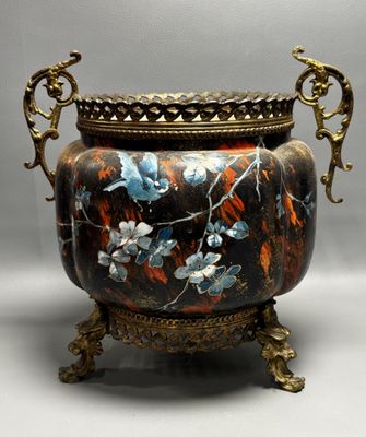 CACHE-POT en céramique polychrome et irisée à monture laiton…