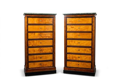 paire de commodes françaises du XIXe siècle en noyer et marqueterie