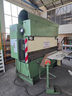 a large machine that is sitting in a building