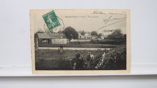 Forgevieille : Vue générale (HM 7). Petits défauts coins inf.