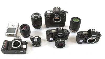 many cameras that are sitting next to each other