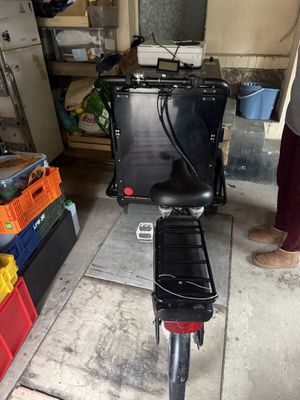 Vélo triporteur électrique ECO-TRIPORTEUR siglé FUNKY MAMA - Photo 1