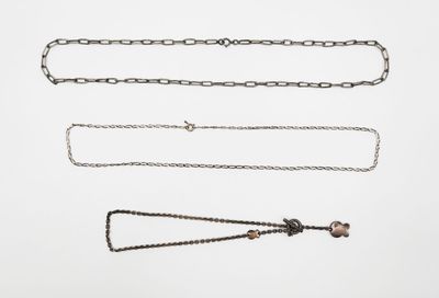 three different types of chains are shown on a white surface
