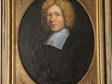 portrait d'un homme vêtu d'un manteau noir à col blanc