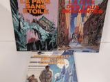 trois livres posés sur une table, avec un homme qui passe devant