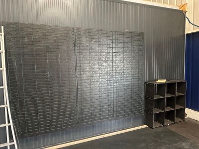 Lot constitué: Neuf casiers Un panneau de présentation en OS…