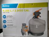 emballage d'un nouveau produit : une bonbonne de gaz avec un tuyau