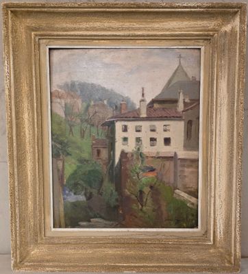 une peinture à l'huile représentant une maison et une rivière, dans un cadre doré