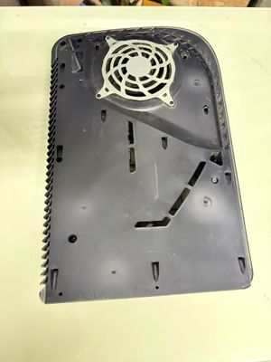 un ventilateur posé sur une table
