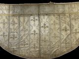un gros plan sur un morceau de tissu sur lequel figure une inscription
