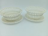 paire de paniers en osier blanc avec soucoupe et soucoupe