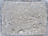 relief représentant un lion et une lionne sur un bloc de pierre