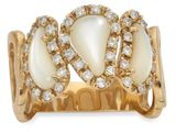 une image représentant une bague en or sertie de pierres blanches et de diamants