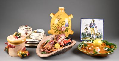beaucoup de plats posés sur une table
