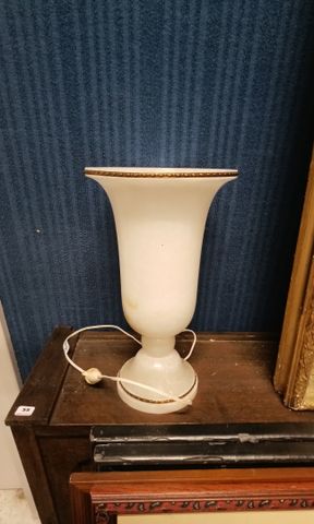 Pied de lampe style Médicis en onyx. 