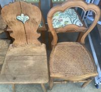 5 chaises d’appoint et un tabouret de modèle dépareillé dont… (photo 3)