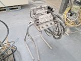 une image représentant un robot composé de fils et encore de fils