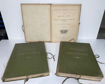 deux livres posés l'un à côté de l'autre sur une table blanche