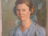tableau représentant une femme en robe bleue avec une fleur dans les cheveux