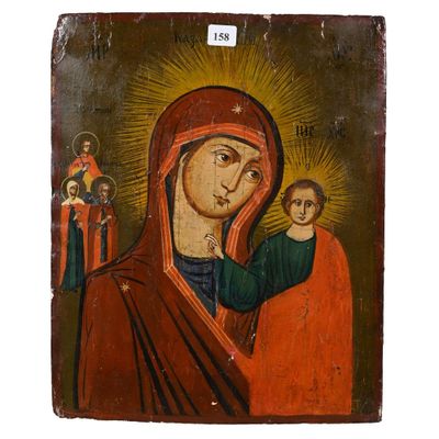 une peinture représentant une femme tenant un enfant dans ses bras