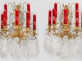 paire d'appliques murales anciennes en laiton et cristal, avec des bougies rouges