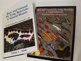 deux livres posés sur une table