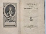 un livre sur lequel figure la photo d'un homme entouré d'une couronne