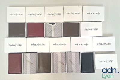 many different shades of eyeshadow in a box