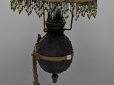 une lampe posée sur une table