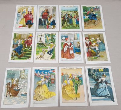 neuf cartes représentant des personnes, posées sur une table