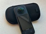 un téléphone portable équipé d'un appareil photo