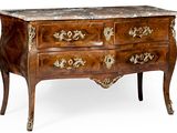 une commode en marbre sur pied