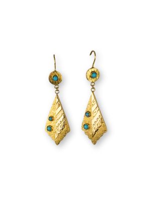 une paire de boucles d'oreilles en or ornées de pierres turquoise