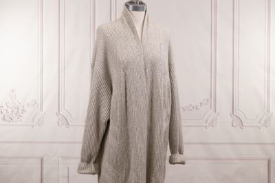 une photo d'une robe-pull sur un mannequin, un mannequin, un mannequin, un mannequin, un mannequin, un mannequin, un mannequin, un mannequin, un mannequin