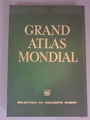 un livre posé sur une table