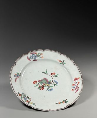 MEISSEN - XVIIIe siècle. ASSIETTE plate à bordure chantourné…