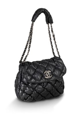 Sac à bandoulière Chanel en cuir d'agneau matelassé noir