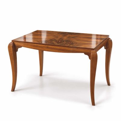 une image représentant une table en bois avec un plateau et des pieds en bois