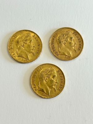 three gold sovereigns, one of which has a head of a man and two of which have a woman on them