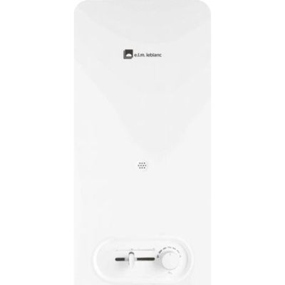 un chauffe-eau à accumulation blanc sur fond blanc