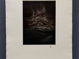 l'image d'une photographie en noir et blanc accrochée à un mur