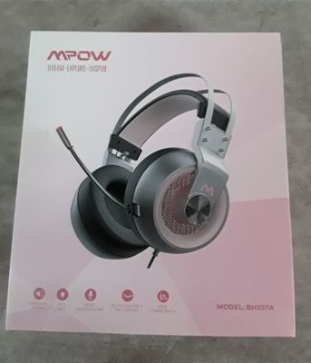 the box of a pair of headphones sitting on top of a table