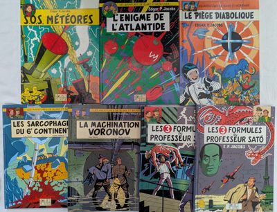 un grand nombre de bandes dessinées sur une table