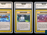Trois cartes aux motifs différents sont représentées sur un fond noir.