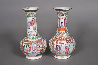 two vases that are sitting on a table