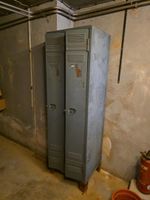 Un vestiaire métal à deux casiers