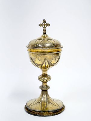 Ciboire en vermeil (950) et métal doré entièrement gravé de …